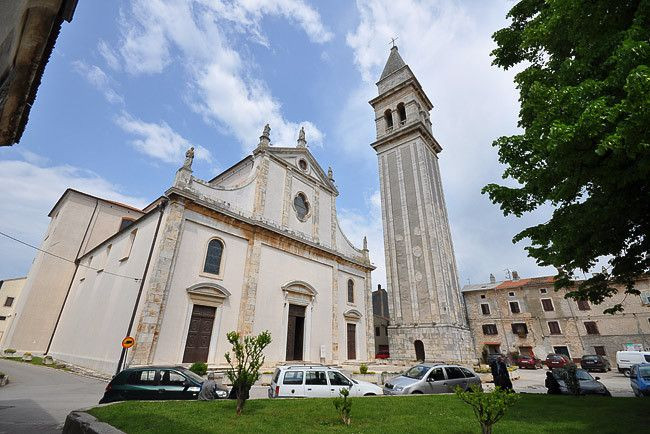 Vodnjan and its medieval walls, Valbrione Luxury Suites in Valbandon, Istria - Croatia Fažana